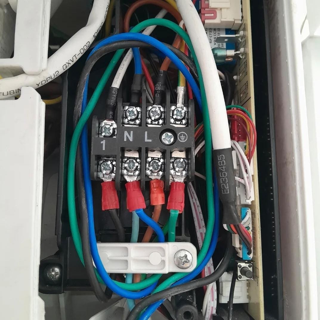 Bloco de terminais e fiação de ponto elétrico para ar-condicionado